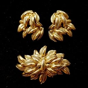 Vintage Gold Monet Brooch & Clip Earrings. Beautiful.